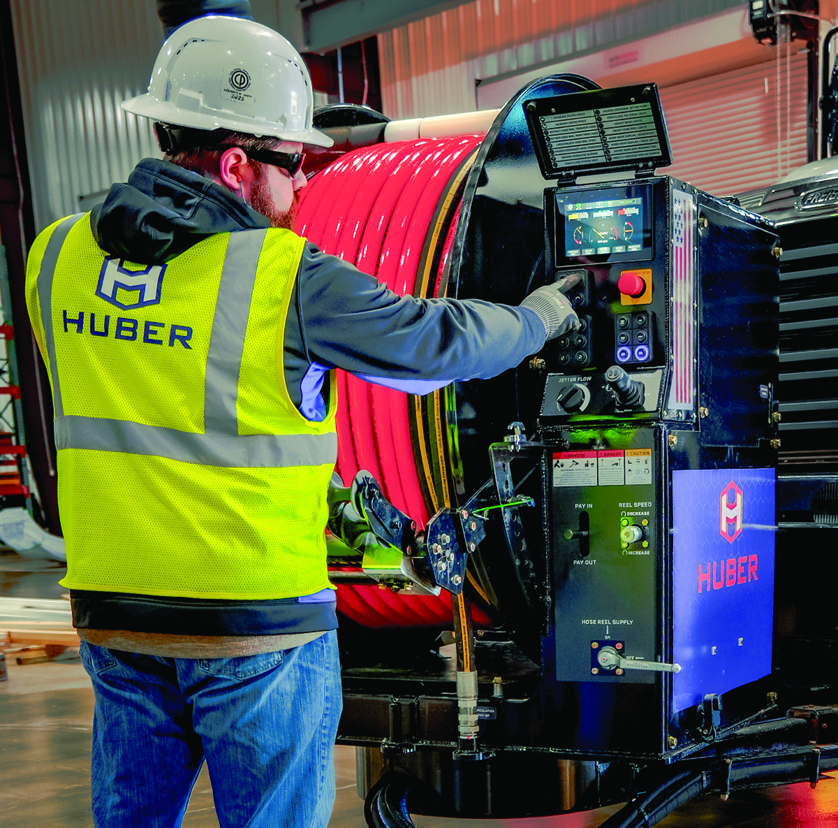 Huber hydraulically extendable hose reel
